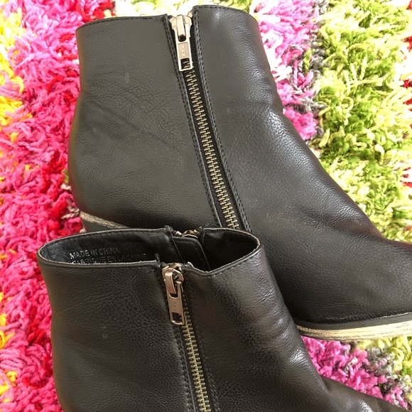 Urban Outfitters Ecoté black leather booties, 8.5 - Picture 8 of 9